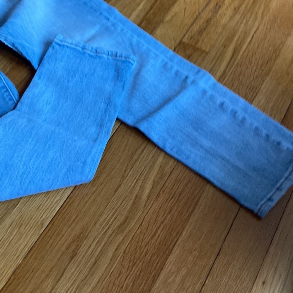 Levi’s button fly high waisted 31 denim jeans slight discoloration back see pics - Picture 3 of 10